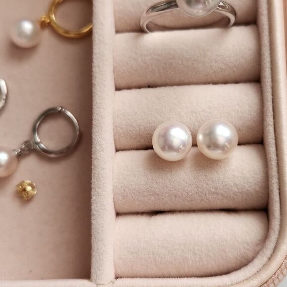14k White South Sea Pearl Stud Earrings - Picture 2 of 9
